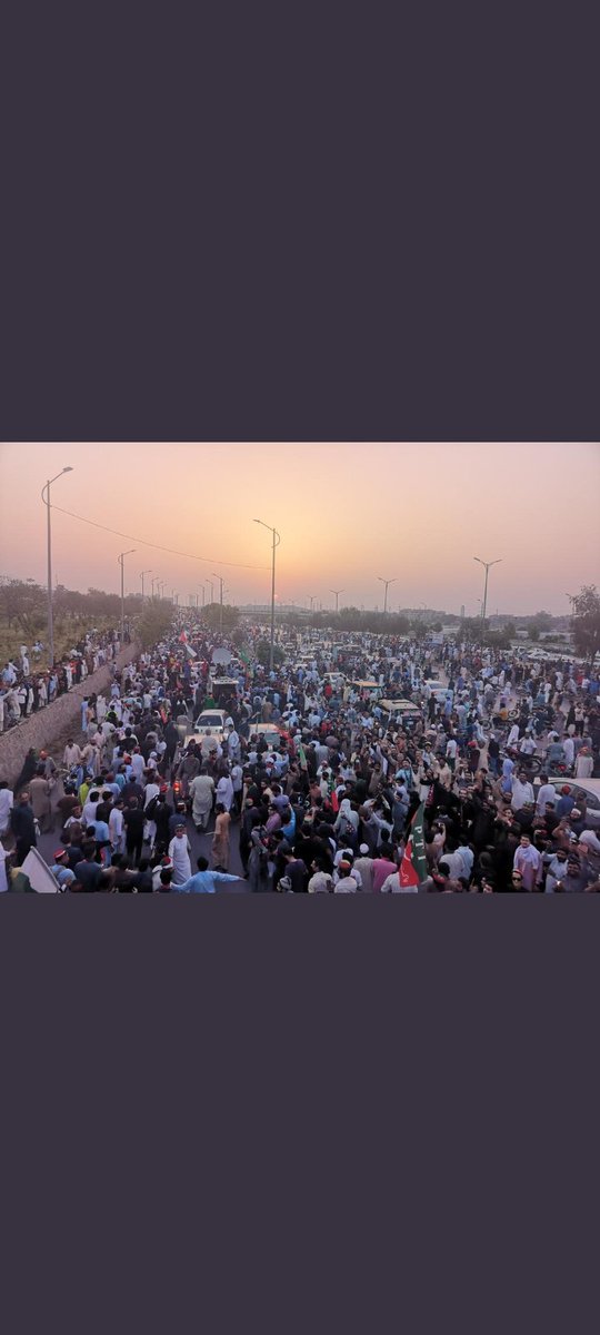 BabarAz80947179's tweet photo. @sajidskhanzada @TalatHussain12 Tm apne ghar ke fikr kro ye sb tere ghar ghuss chuke ho ge tere walda ke sath rana sanuallah ke moche katwa kr bhegta ho tere ghar phr tere ami ko pasand a jye ga rana abhi to in logo ko dekh tere ghar aye he in me se aik me be ho or tere sister ke kamree me 😚😚😚 https://t.co/8ZCqX6IW0h