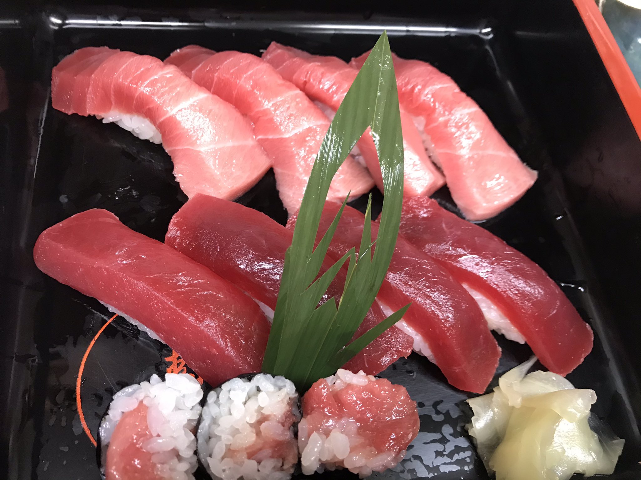 小田急相模原 竹寿司 そして明日から３日間まぐろ祭り開催いたします 大とろ 中とろ 赤身の入ったaコース2800円と赤身と中 とろの入ったbコース2500円がございます ご予約お待ち申し上げます 小田急相模原寿司 天然いんどまぐろ 鮪祭り 小田急