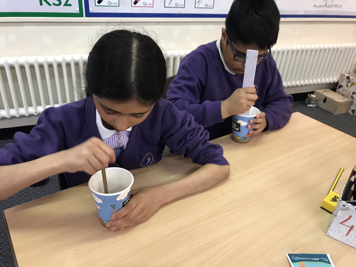 A big thanks to <a href="/ISS_Education/">ISS Education</a> for inviting us to a virtual green fingers event with Chris from #BluePeter
The children in Y4 had a great time listening to Chris and joining in back at Park Hill 🌱