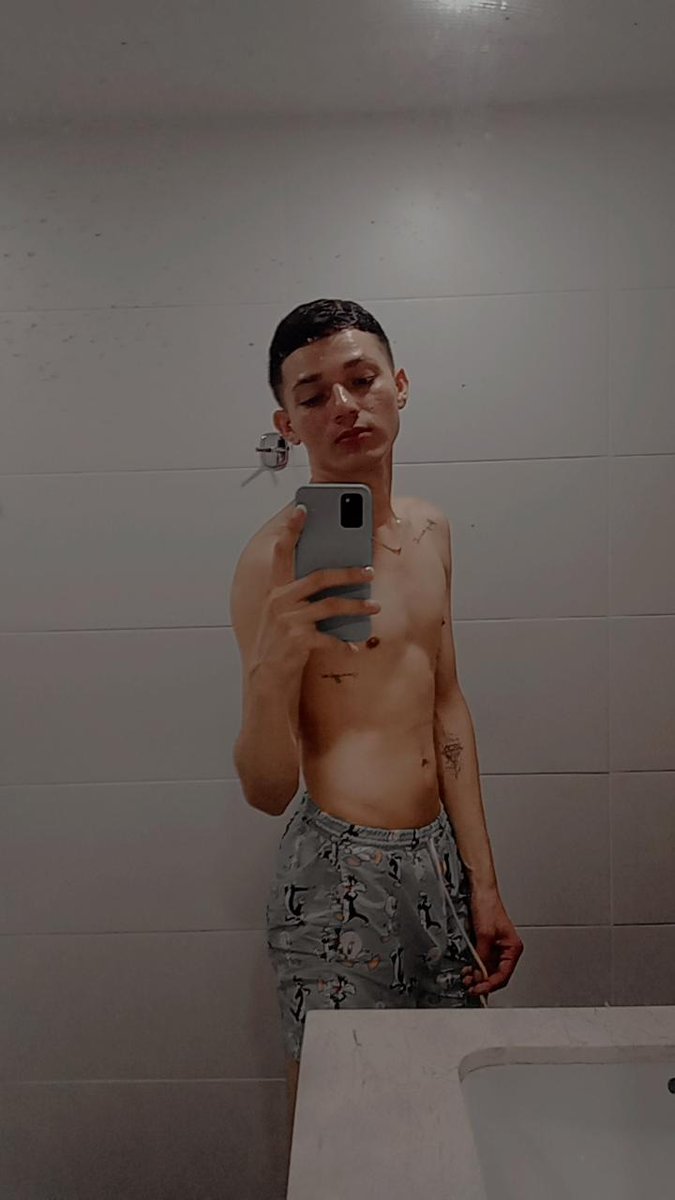 akrotatos's tweet photo. Quiero ser tu flaco 😜 https://t.co/vMKReStCFE