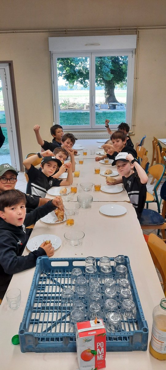 Les #U8SCUF #U10SCUF #U12SCUF prêts pour aller au Tournoi de Beaune 🖤🤍