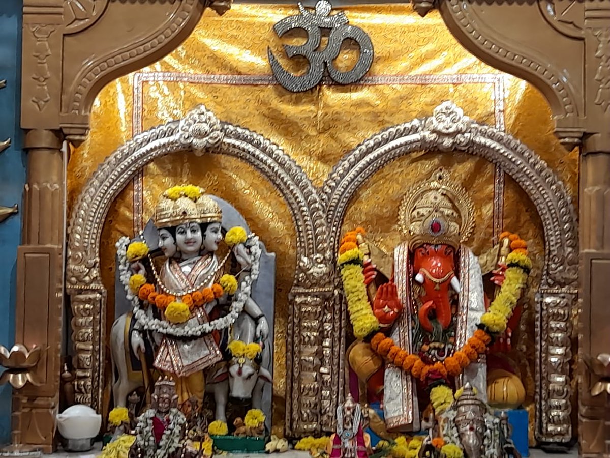 SrBachchan's tweet photo. T 4297 - ईश्वर की कृपा बनी रहे  🚩🚩🚩 प्रार्थना सदा 🙏🙏🙏 https://t.co/672tBOYBJ5