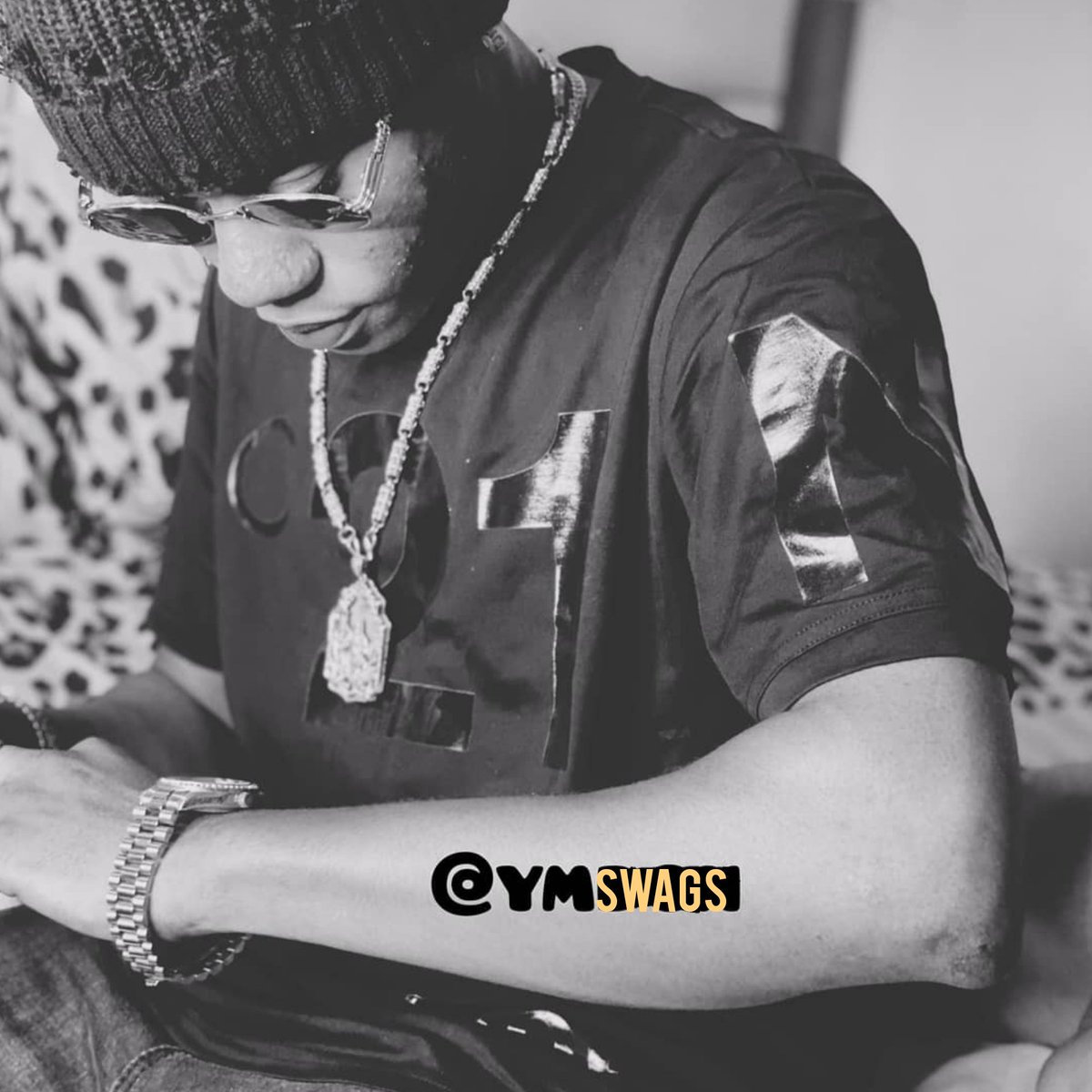 Am_ymswags's tweet photo. Pls hit it to 1k likes.... #sawgs #fyptt #FYP #fashion #TikTok #style @davido https://t.co/0DzwXbzNRy