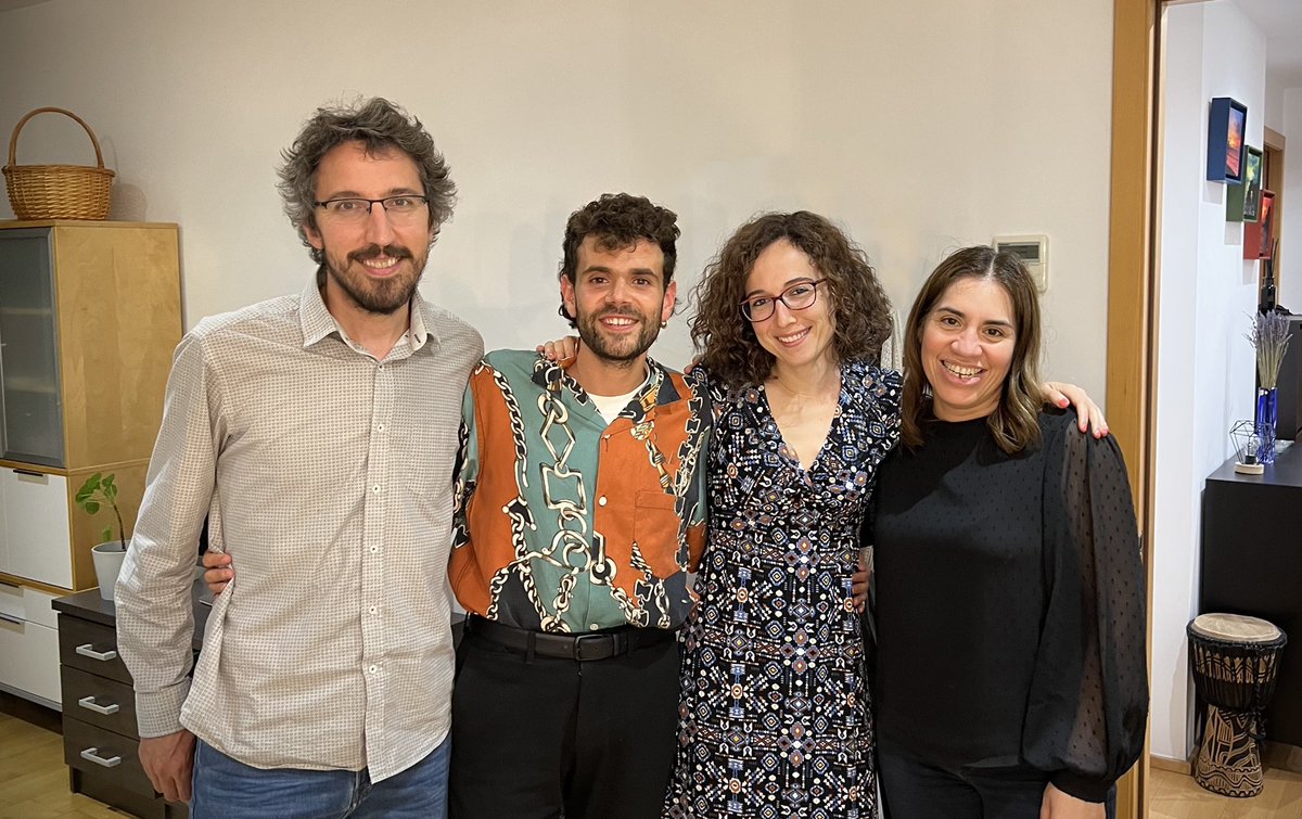 JosuIraola1's tweet photo. Van un catalán, una valenciana, una peruana y un vasco…😳 parece un chiste 😂 Equipazo #CARTeam @Hemato_Vhebron ❗️nos tenemos que reunir más a menudo! @pebarba @gloria_iacoboni @ceciliacarpio_s https://t.co/cTl8IGysaJ