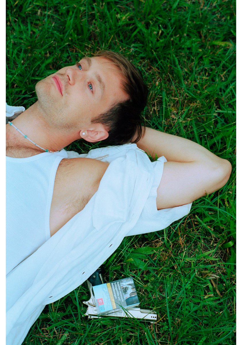 FinnWaldherr's tweet photo. GM sweethearts. Some frames from my series youth #leicam6 #portra400 https://t.co/3sTan1M6YG