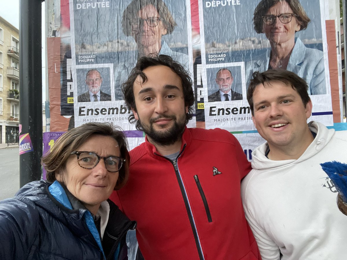agnesfirmin's tweet image. Début de ce grand week-end par un collage matinal .. merci aux équipes de colleurs 💪💪 #legislatives2022 les 12 et 19 juin #JeVote pour les candidats #MajoritePresidentielle .