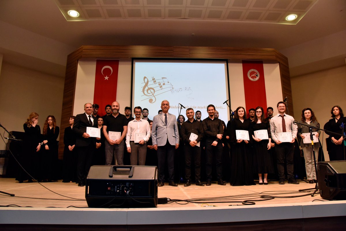 kastamonuunv's tweet photo. Müzik Eğitimi Ana Bilim Dalı öğrencilerimizden muhteşem Yıl Sonu Konseri 🎶🎤

Ayrıntılar➡️https://t.co/JjQycasK1l 

@kuegitim 
#KastamonuÜniversitesi https://t.co/oy50Eo8cPw