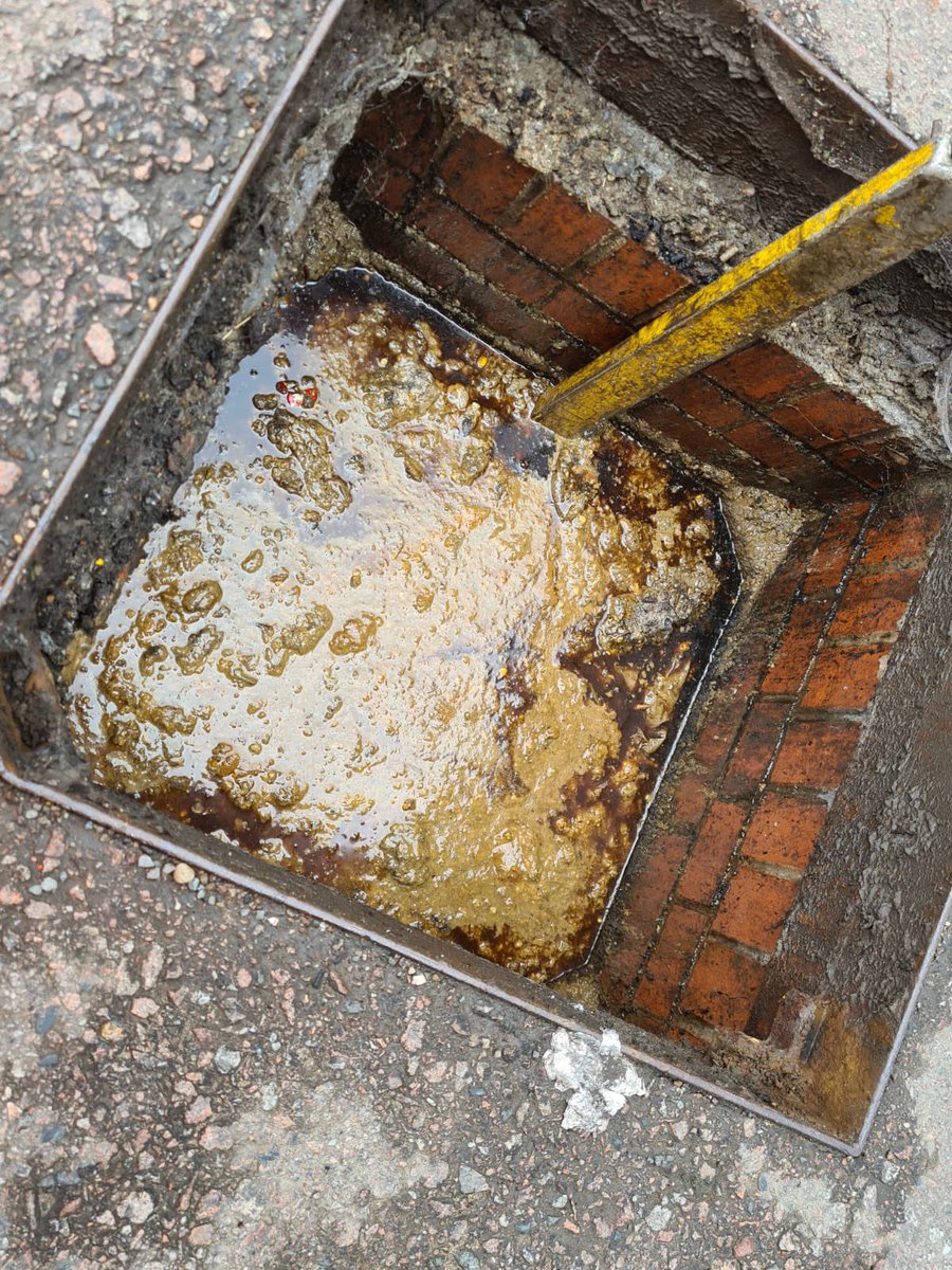 ECAS_World's tweet photo. Fats, oils, and grease (FOG) in the sewer network. On behalf of @stwater, we’re off to see where this is coming from 🕵🏼‍♂️

#sewers #watercompany #blockages https://t.co/cPSIq1WgbS
