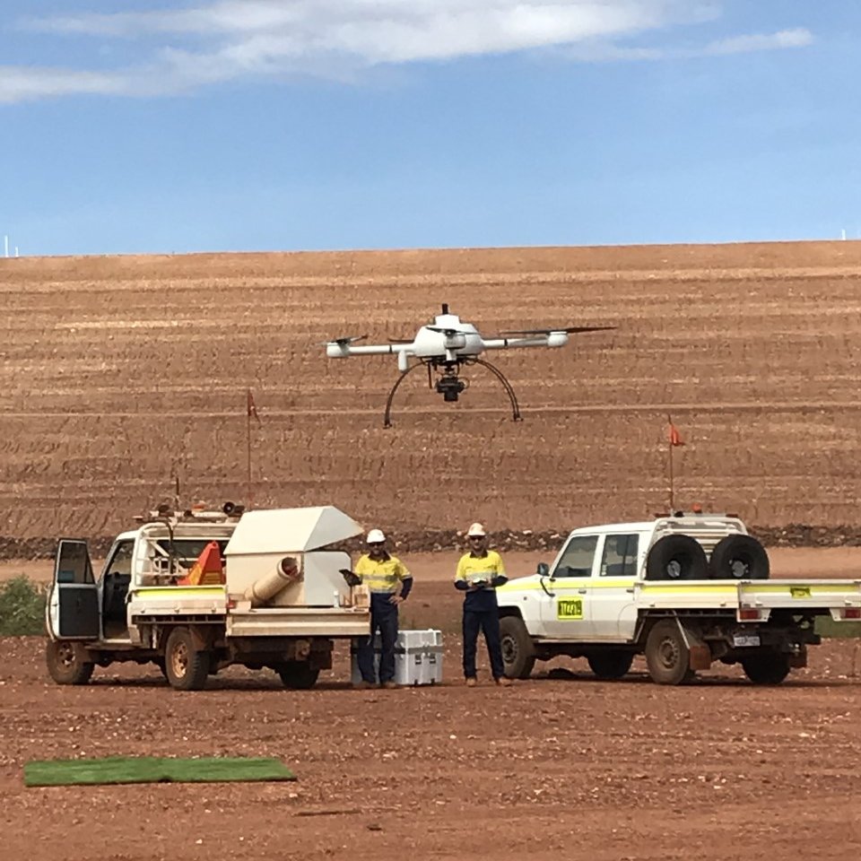 im_mining's tweet photo. Flight Safety Foundation’s BARS Program, collaborating with mining/resource companies, has developed the Remotely Piloted Aircraft Systems Audit and Registration Program to help assess risks associated with drones | https://t.co/AcyrPuVhID @flightsafety #miningdrones #minesafety https://t.co/9l0qasYsOX