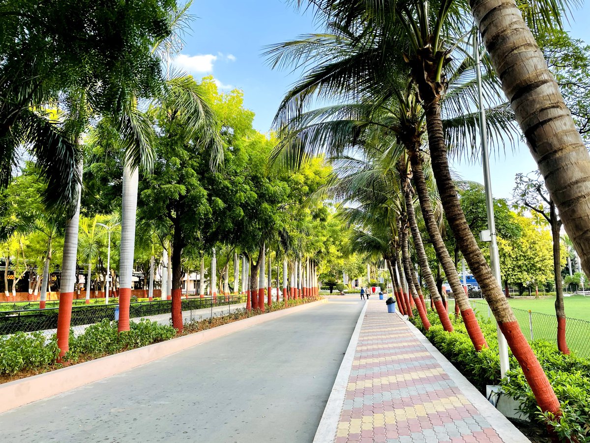 ParulUniversity's tweet photo. “The path from dreams to success does exist. May you have the vision to find it, the courage to get on to it, and the perseverance to follow it.”🌻
- Kalpana Chawla
In frame: PU’s central most pathway

#campuslife #nature #lifeatpu https://t.co/xDyZkYfN1m