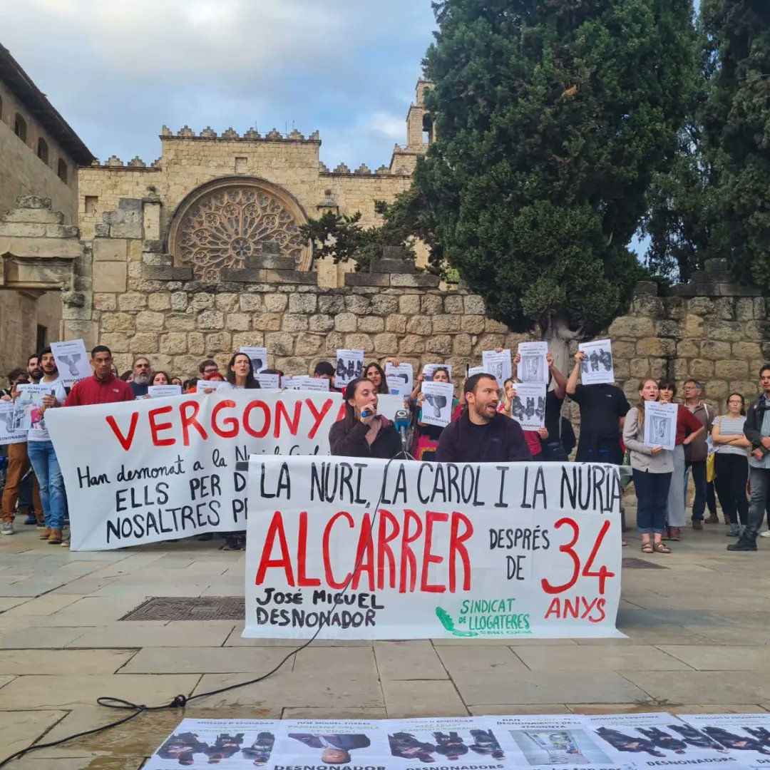 GRÀCIES PEL VOSTRE SUPORT💚💚

La Núria i les seves filles han resistit fins al final. Són un exemple de la dignitat que podem tenir malgrat tenir-ho tot en contra. Perquè ells ho fan per diners, però la nostra ràbia surt de l’amor i la solidaritat amb la nostra gent.✊✊✊