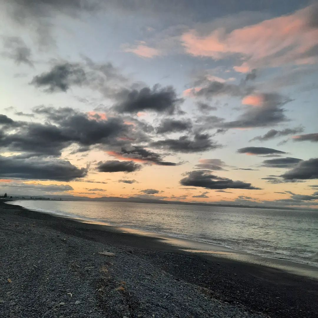 GTGHHawkesBay's tweet photo. 📷 by @burtoncr: There is some magic in nature that every time you visit a beach, its spectacularly different
.
.
.
.
.
#haumoana
#nzbeaches
#gravel
#sunset
#newzealand
#hawkesbay
hawkesbaynz 
#getmetohawkesbay 
@gtghhawkesbay 
hastingsproud 
#teawanga https://t.co/x76rgb5My3
