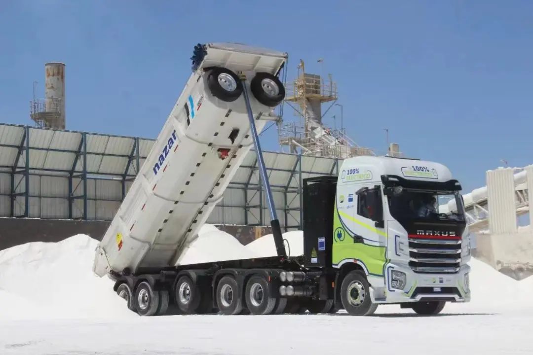 china_truck's tweet photo. Hongyan's Fullly Electric Tractors Completed Trial Operation in Chile

#ElectricVehicle  #Hongyan  #Chile  #SouthAmerica 
Find out more
https://t.co/YtwEdYObh1 https://t.co/yB1pRBZW0D