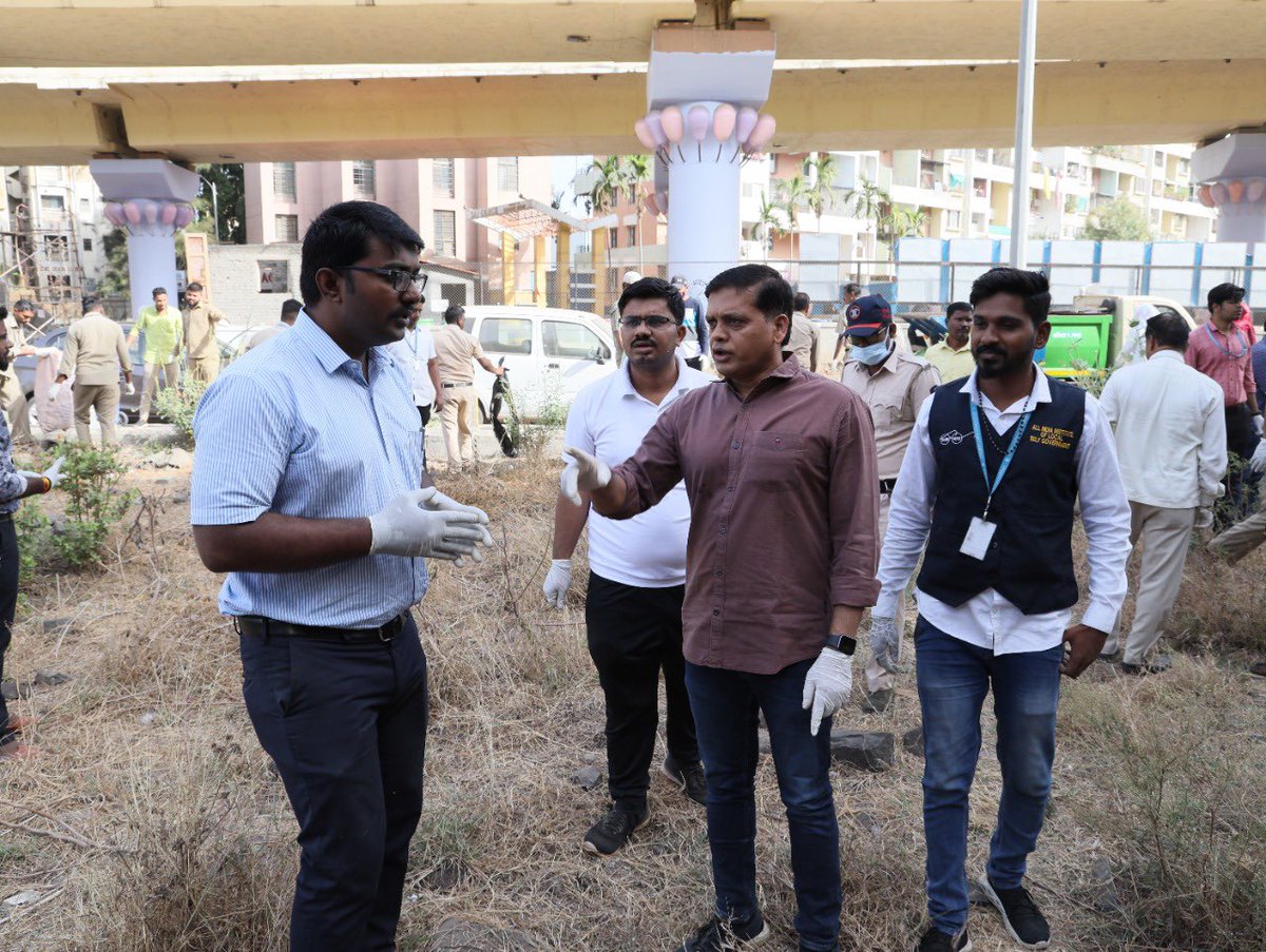 pcmcindiagovin's tweet photo. Action speaks louder than words.
Our Hon. Commissioner Mr. Rajesh Patil in field to make the city Plastic Mukt.
#PlasticMuktPCMC https://t.co/rnBzDsILlK