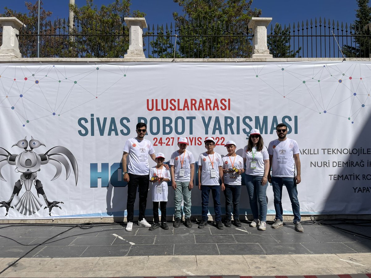 cungusybo's tweet photo. Si-Ro robot yarışması için yarışma alanındayız. https://t.co/7ZrY6LvGtw