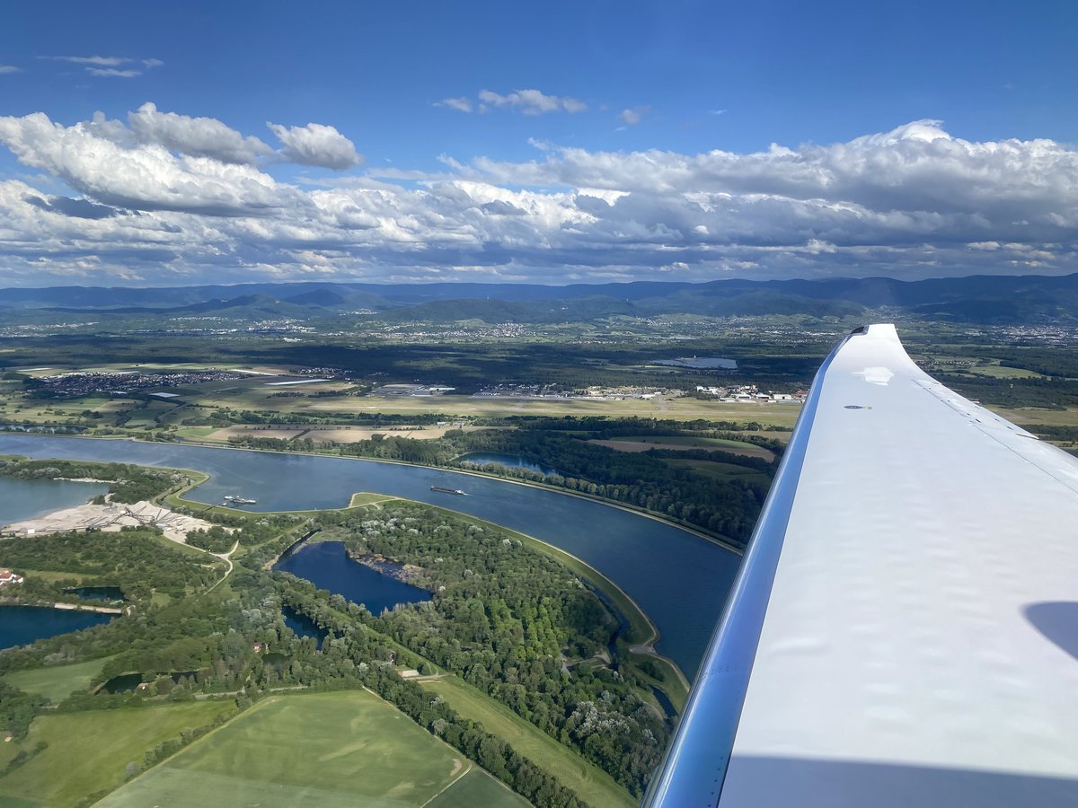 RateMyCRM's tweet photo. Had the pleasure of assisting with a base training for two new colleagues this week. @fly_baden
#EDSB #roundandroundwego https://t.co/9JuScDCZr8