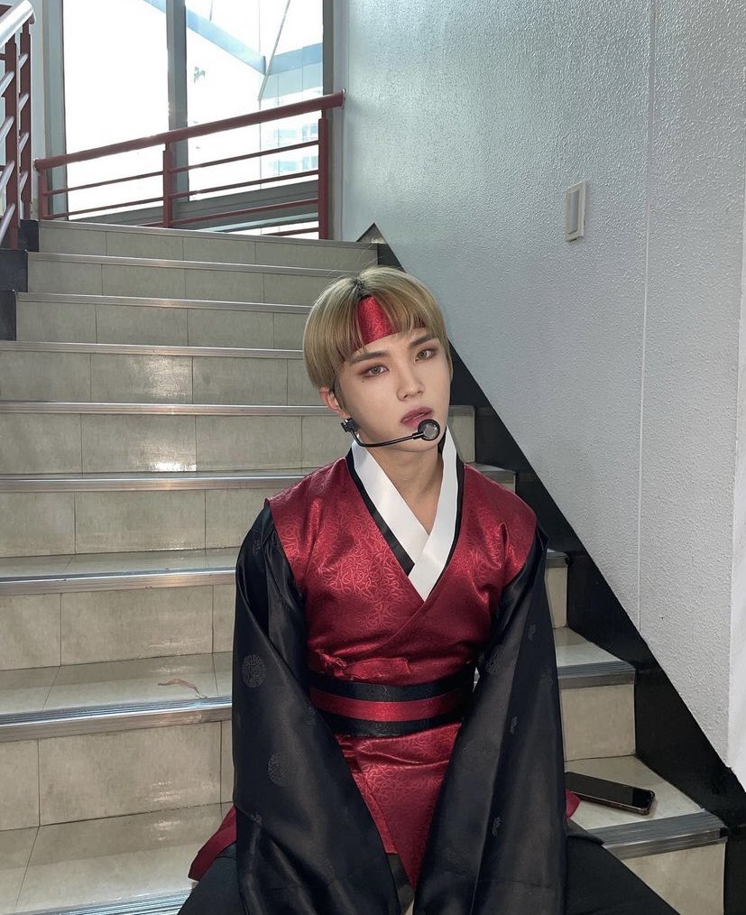 cutebluebinnies's tweet photo. bc we all almost hate gf ent at this point, here’s a thread of chiwoo’s ig posts that i saved up in chem class ✨ https://t.co/okl2gLSQoQ