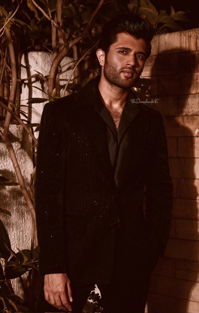 RajjComrade's tweet photo. Stylish Man..🖤🔥 @TheDeverakonda 

#VijayDeverakonda #LIGER
#VD10 #VD11 #Kushi #JGM https://t.co/E4Yynr8kJB