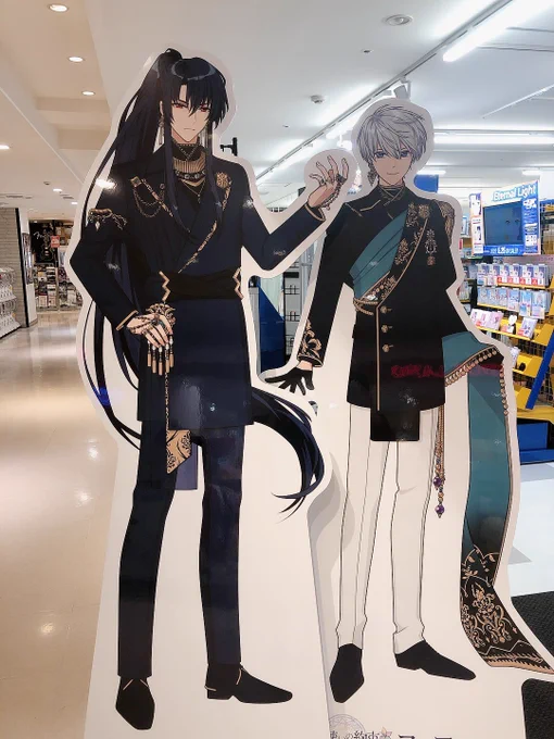 オズさんとアーサーさんの2周年パネルです  オズが巨人すぎた 