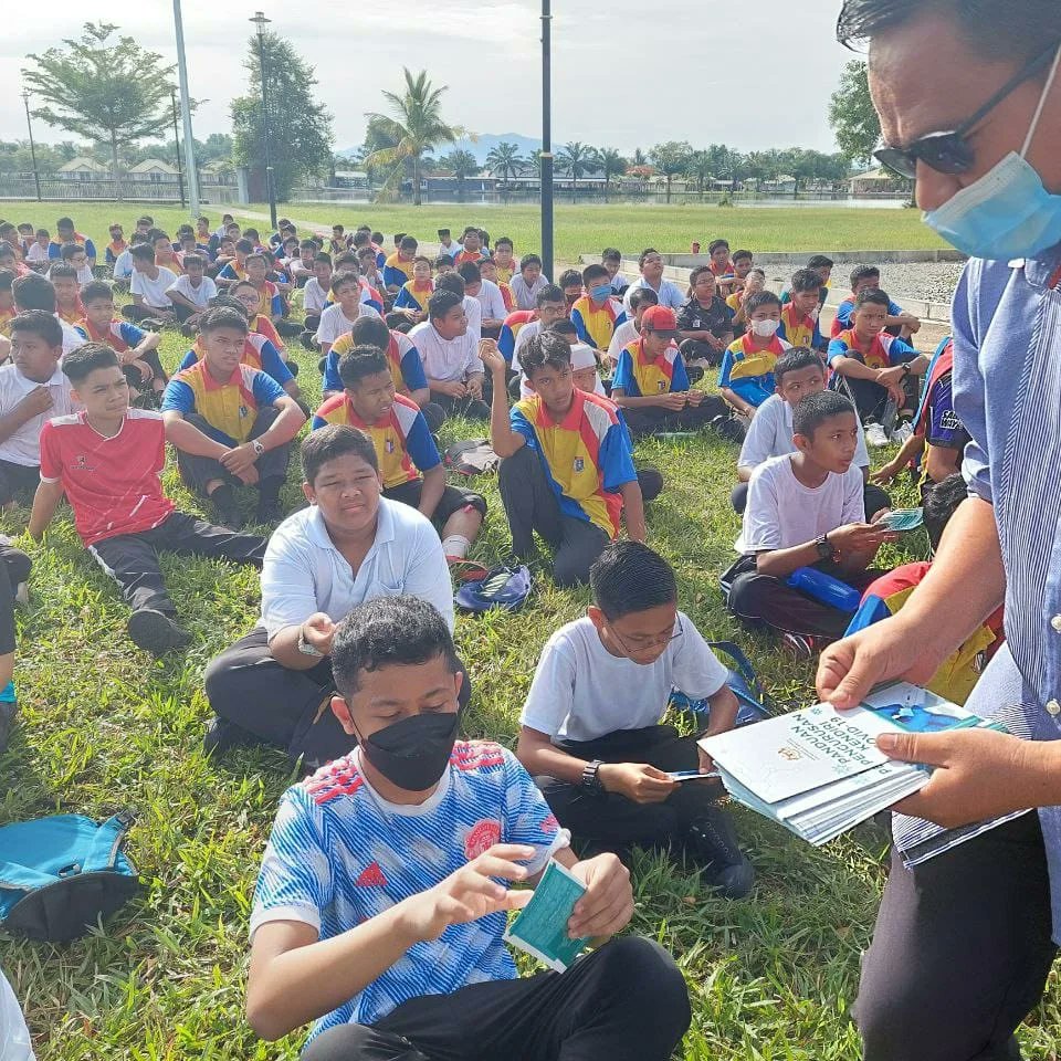 PusatRakyat's tweet photo. 26 Mei 2022 (Khamis) 
MASA :  10.00 pagi

PROGRAM INFO ON WHEELS (IOW)
PEJABAT PENERANGAN DAERAH PENDANG

KAWASAN :
Parlimen P011 Pendang
N18 Tokai
N19 Sg Tiang 

DAERAH :
Pendang ,Kedah.

LOKASI HEBAHAN / TEMPAT :

1. Tasek Pendang
2. Pekan Pendang https://t.co/BJ0OG8TfPI
