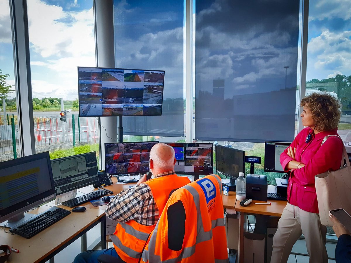 Transporte3's tweet image. 💬 @DolorsMM: "No podemos dejar de trabajar ni un solo día hasta conseguir que las áreas de descanso sean completamente seguras para los #transportistas"

🚚 transporte3.com/noticia/18026

@Europarl_ES | @EP_Petitions | @PPE_ES | @EPPGroup