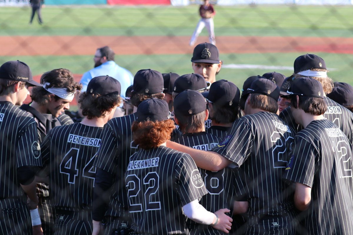 south_b_ball's tweet photo. In a pitchers duel, South defeats Dimond 5-2 in CIC semifinals tonight!

Luke Ivanoff was superb on the mound, pitching the complete 7-inning game allowing only 2 runs and striking out 11.

South advances to the CIC championship game against #2 Eagle River tomorrow, 7:30pm! https://t.co/u6NjICN9Th