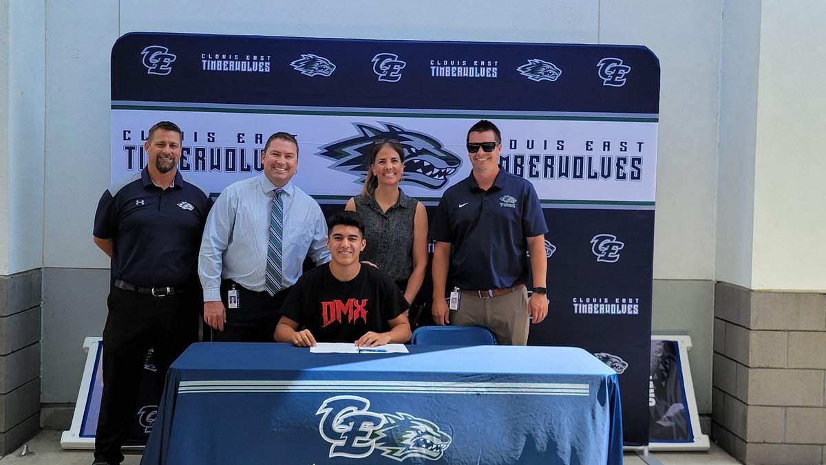 DLO2SAVAGE's tweet photo. I would like to thank the coaches that have helped me on this journey to play football at the next level. This is a dream come true. So thanks to @CoachNagle45 Coach Howard, @CoachACastaneda @Coach_Duka @JoshLopezKT @CoachSavoy @damonspeaks1217
Coach C
@APSportsFresno @NSAbarbell https://t.co/wqc9OQD0aI