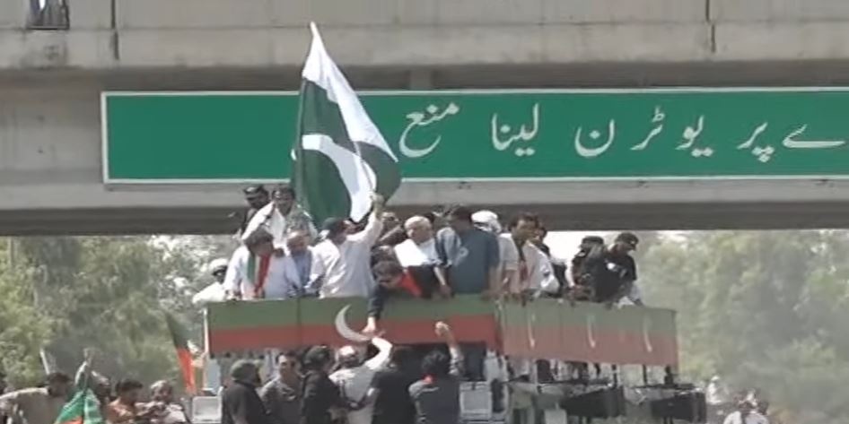 What a coincidence, background is saying "U-turn is not allowed"😂