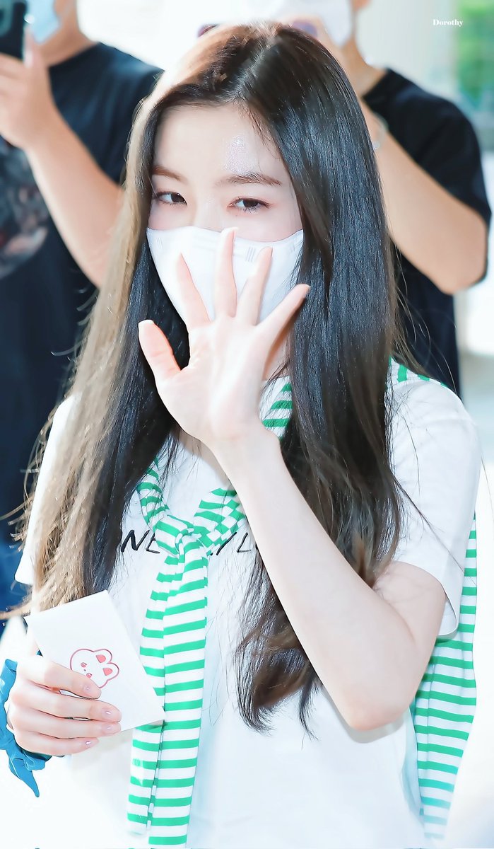 Dorothy_0329's tweet photo. 220525 ICN 아이린
𝑌𝑜𝑢 ℎ𝑎𝑣𝑒 𝑎 𝑠𝑚𝑖𝑙𝑒 𝑡ℎ𝑎𝑡 𝑝𝑢𝑡𝑠 𝑡ℎ𝑒 𝑠𝑢𝑛 𝑡𝑜 𝑠ℎ𝑎𝑚𝑒 #아이린 #IRENE https://t.co/CUeHPeVPkK