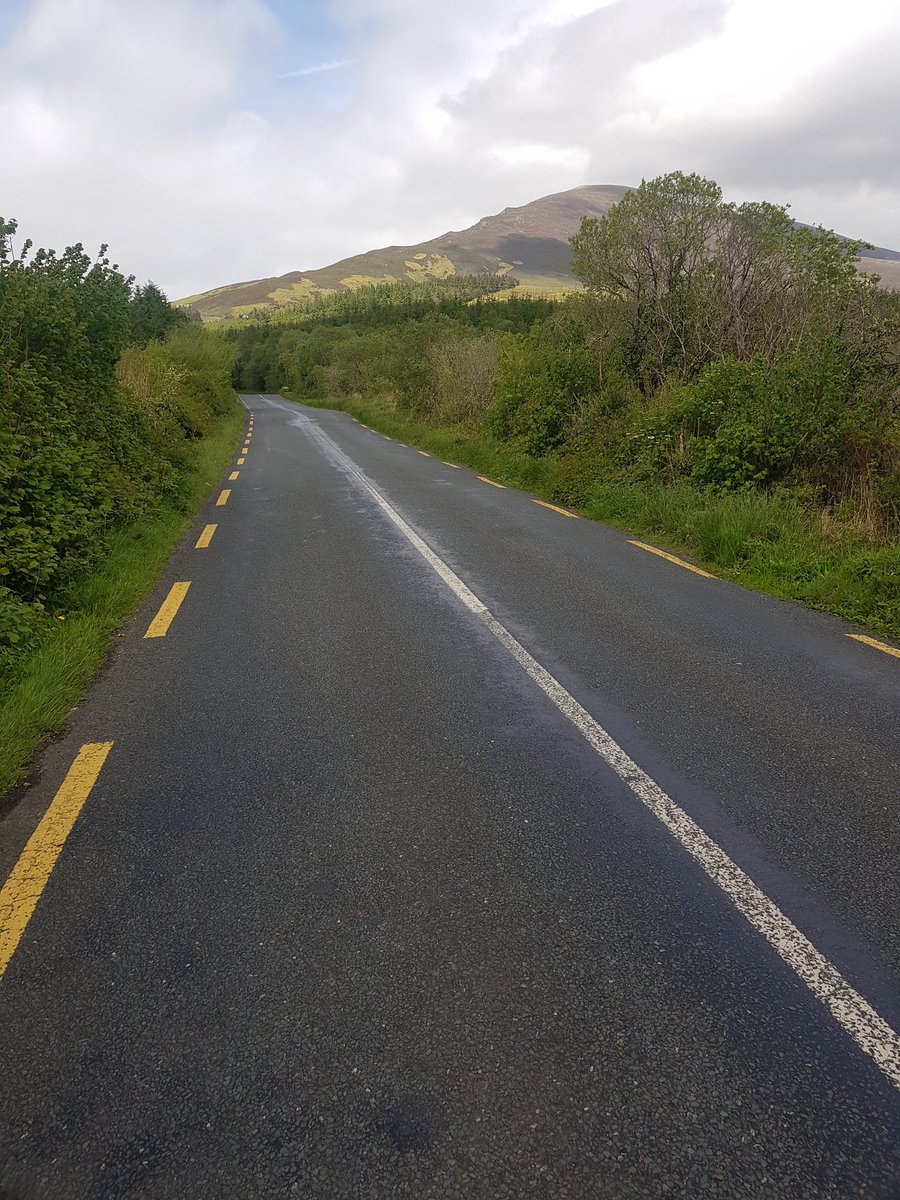 WoW_CycleLoves's tweet photo. Into #Sligo...
Approaching the mountain ☁️
Going up the mountain 🌧
Going over the mountain ☀️
Seeing the sea🌈
#Mizmal2022 https://t.co/bl3SGCVj5n