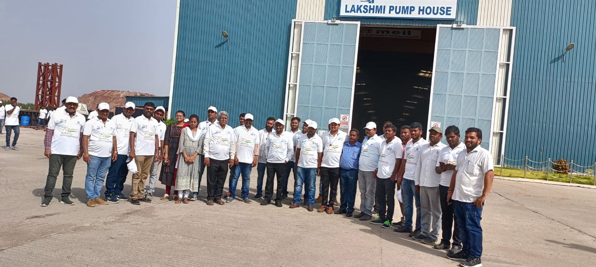 MancherialPiu's tweet photo. NHAI Mancherial Office felicitated construction workers(4L of Mancherial to Repallewada section of NH 363) in Mancherial and a  trip was also organized by NHAI  for them to the ​Kaleshwaram Lift Irrigation Project in the state of Telangana @NHAI_Official 
Azadi ka Amrit Mahotsav https://t.co/zd1u4Q6VVH