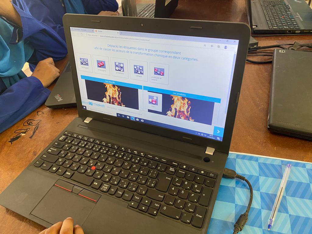 McMissir's tweet photo. Ces lycéennes tchadiennes préparent leur bac. Elles veulent être  médecin, biologiste, ingénieur. L’éducation des filles tchadiennes est au cœur du projet #TchadEducatik plateforme développée par le Ministère de l’Education du Tchad avec @reseau_canope @FranceauTchad @TactileoEdu https://t.co/6CEUf1RpIn