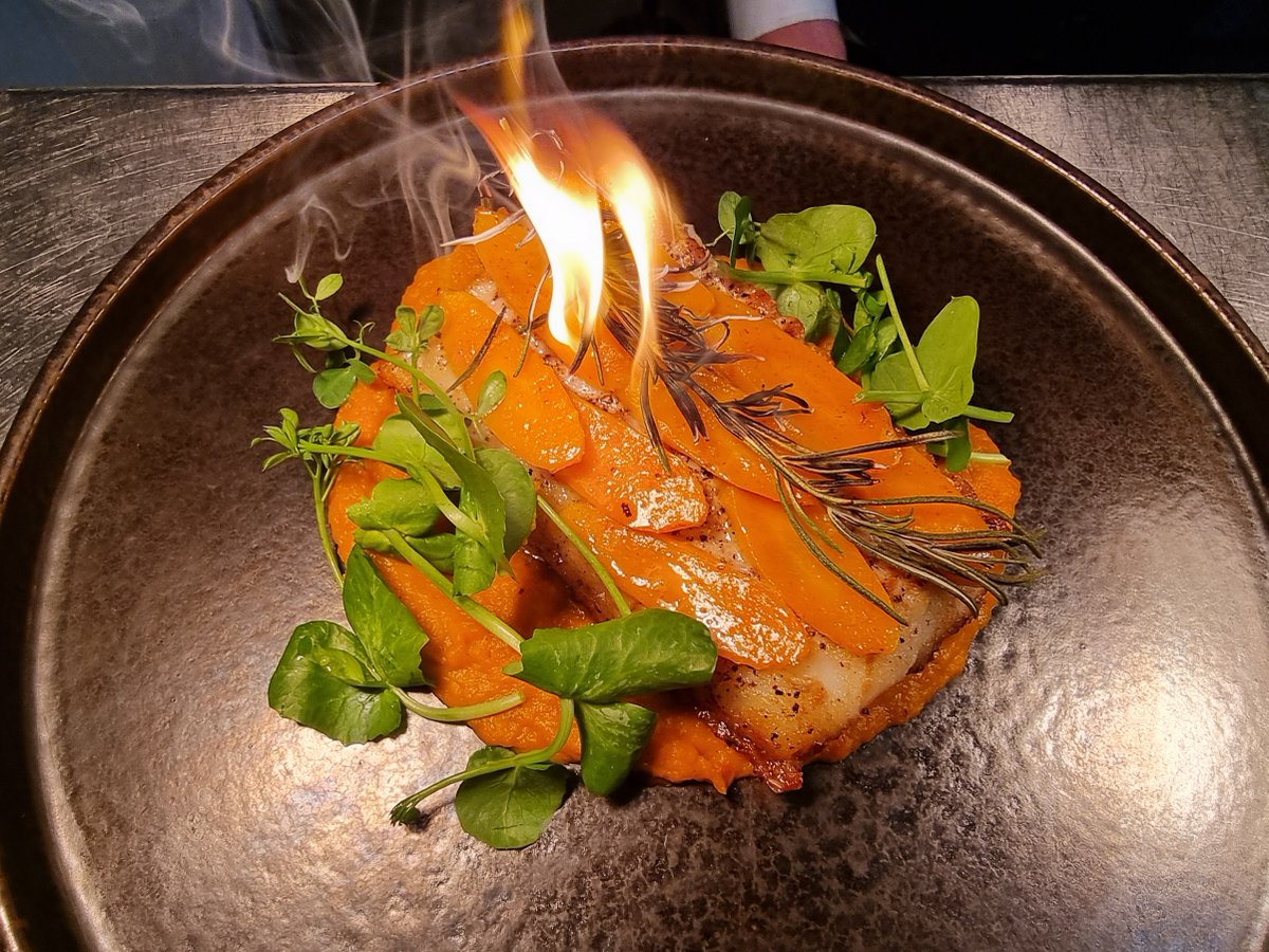 _Chef_Panda's tweet photo. Guys we are back on track after two weeks off. The only down sight, during rush hours i cant talk or read the chat anymore. So talk to me during preps or join the DISCORD (get the link in bio)  https://t.co/9n4u5qd23h  #twitch  #TwitchStreamers  #twitchcommunity  #Food  #Passion https://t.co/uHto2Gwynr