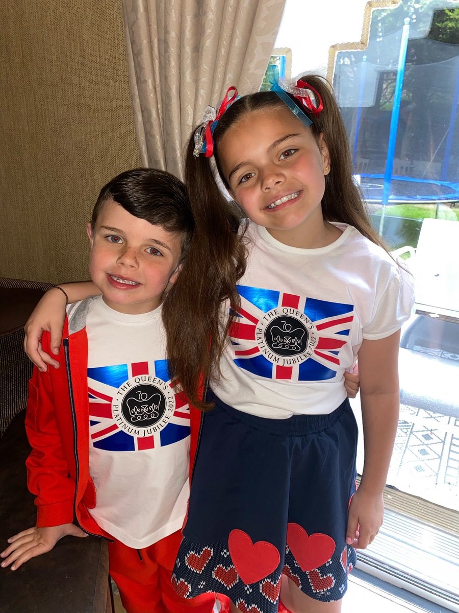 amydean92x's tweet photo. Jubilee Party Day 💙❤️🤍🇬🇧 @PrescotPrimary @PCPPenguins @PCPKangaroos https://t.co/BbQH74ljLk