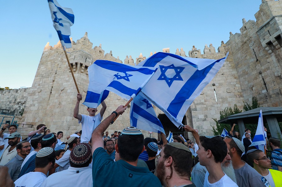 IsraelHayomEng's tweet photo. Around 3,000 police officers will secure the flag march in #Jerusalem on Sunday. (Photo: Oren Ben Hakoon) #FlagDance #JerusalemDay #FlagMarch #Israel https://t.co/9P9d96T2Gu https://t.co/KAYXGqKDXk