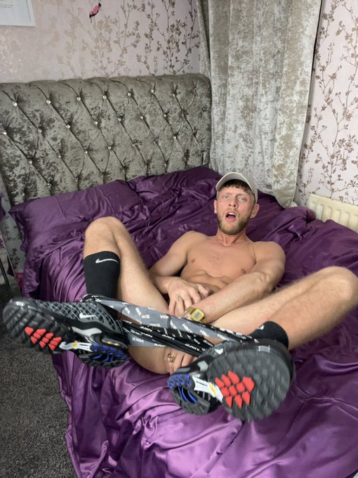 1 pic. Now this is a 3way I’d fucking love to happen!! @AronBainXXX @ts_tiah

?? 20 retweets and I’ll