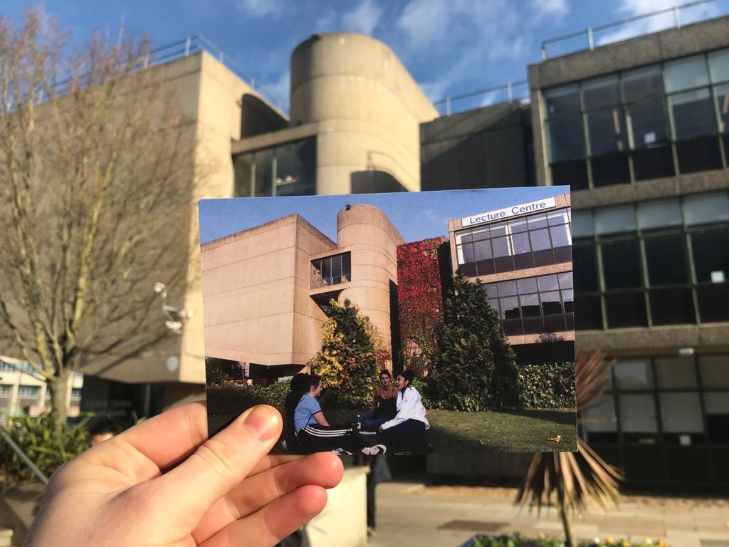 Same but different. 1997 vs 2022. 

25 years later and the Lecture Centre is still the main teaching hub at the heart of our campus.  

#brunelarchives #fromthearchives #thenandnow #throwbackthursday 

📷 <a href="/BruUniArch_SC/">Brunel University Archives & Special Collections</a>