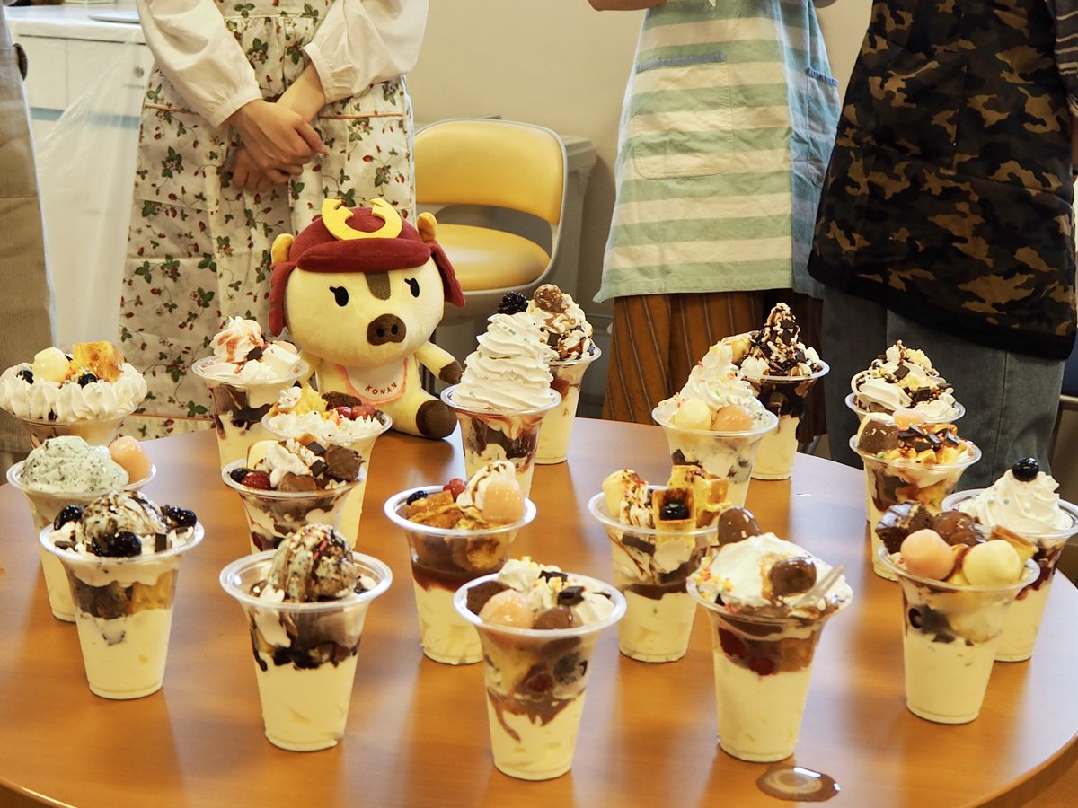 konandaigaku's tweet photo. \パフェコンテストを開催🍦/
ロッテ様協力のもと、自分だけのパフェ作りを体験\(^o^)/
この中から選ばれた3品が6月から期間限定で販売されるんだっ♪どれもおいしそぉ〜♪
#甲南大学 #icommons
#ロッテ #パフェ
#6月から期間限定販売
#カフェパンセにて https://t.co/hdp9FcuGBW