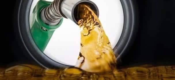 AdvoBarryRoux's tweet photo. Russia Minister of Industry call on BRICs Partners to set up oil &amp; gas refining facilities jointly with Russia using Russian oil. If South Africa agrees to have an oil refinery &amp; pipeline built by Russia petrol can be R7 but we all know Cyril Ramaphosa only answers to whites. https://t.co/cneWXp5PQs
