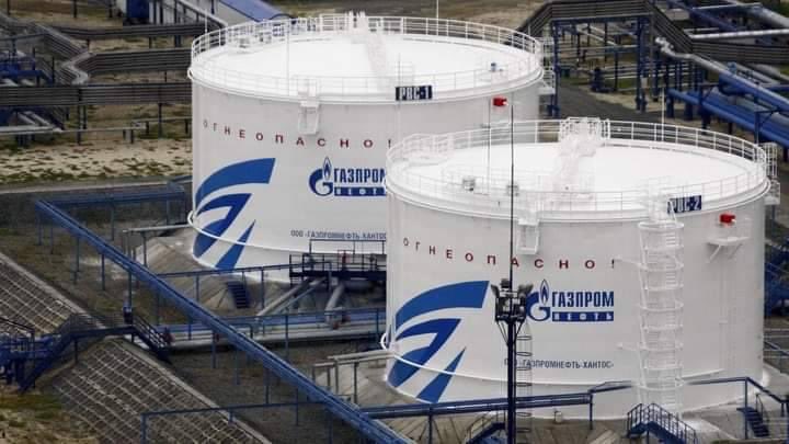 AdvoBarryRoux's tweet photo. Russia Minister of Industry call on BRICs Partners to set up oil &amp; gas refining facilities jointly with Russia using Russian oil. If South Africa agrees to have an oil refinery &amp; pipeline built by Russia petrol can be R7 but we all know Cyril Ramaphosa only answers to whites. https://t.co/cneWXp5PQs
