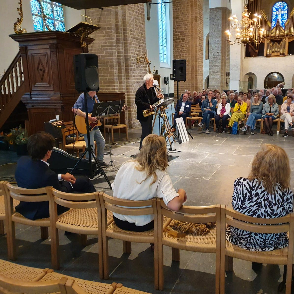 KKUtrecht's tweet photo. Vrijdag 20 mei werd Het Kerken Kijken Utrecht seizoen 2022 officieel geopend in de Nicolaïkerk. Na een toespraak van voorzitter Bert-Jan Brussaard en muziek door Herman &amp; de Baaf, opende wethouder @AnkeKlein officieel het zomerseizoen. We sloten af met een lekkere borrel. https://t.co/8wbcjSiNvi