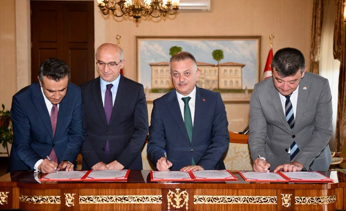 İmzaladığımız 3’üncü Protokolü; 

Milli Eğitim Bakan Yardımcımız Sn. Sadri Şensoy ve Hayırsever Murat Hüdavendigar Günay ile birlikte imzaladık. ✍️

12 derslikli “Laika-Orhan Günay Anaokulu” Kumluca’mıza hayırlı olsun.

Rabbim hayırseverlerimizin hayırlarını kabul eylesin.