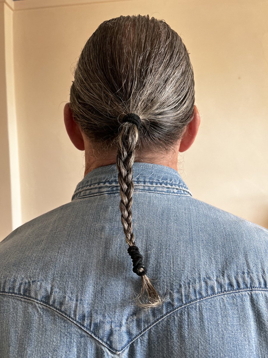 maggiegeewriter's tweet image. Look what’s happened to my husband. #lockdownlocks