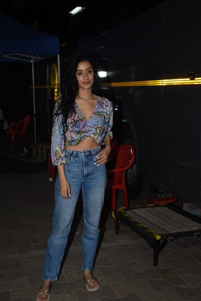 middaygujarati's tweet photo. #ShraddhaKapoor spotted in Andheri
#BollywoodCelebrity #BollywoodStar #BollywoodActress #ActressUpdates #CelebSpotted #CelebOuting #ShraddhaKapooorFans #ShraddhaGems #shraddhakapoorsuperfans
#shraddhakapoorworld #shraddhakapoorlovers
https://t.co/qUxs6PHerw https://t.co/UC1a3IPFab