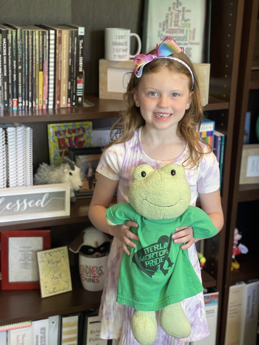 Mini Morty was so incredibly impressed with this 4th grader and this kindergartener! 🙌🐸👏  We love to give shout-outs on our morning announcements for kindness! 🥳🎙️#KindnessMatters #OnceACard <a href="/CharleneClorek/">Charlene</a> <a href="/teamstevenson74/">Danielle Stevenson</a>