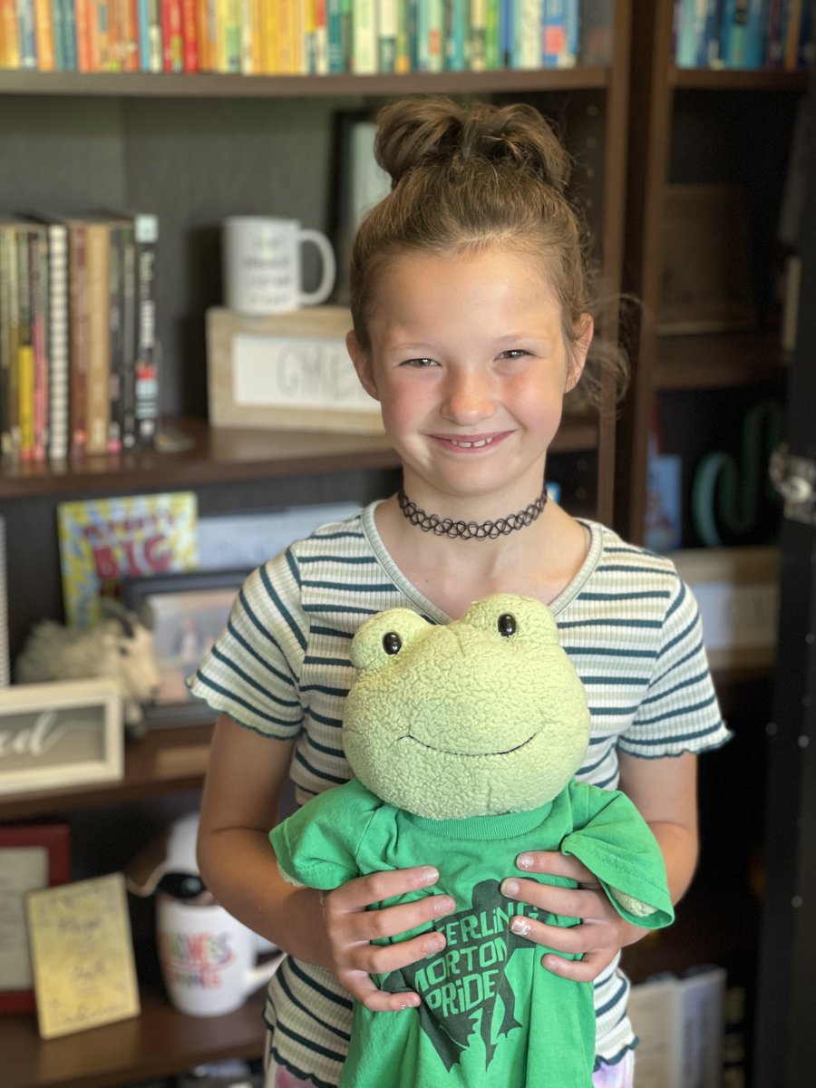 MortonFRIENDS's tweet photo. Mini Morty was so incredibly impressed with this 4th grader and this kindergartener! 🙌🐸👏  We love to give shout-outs on our morning announcements for kindness! 🥳🎙️#KindnessMatters #OnceACard @CharleneClorek @teamstevenson74 https://t.co/3juiAlsxI3