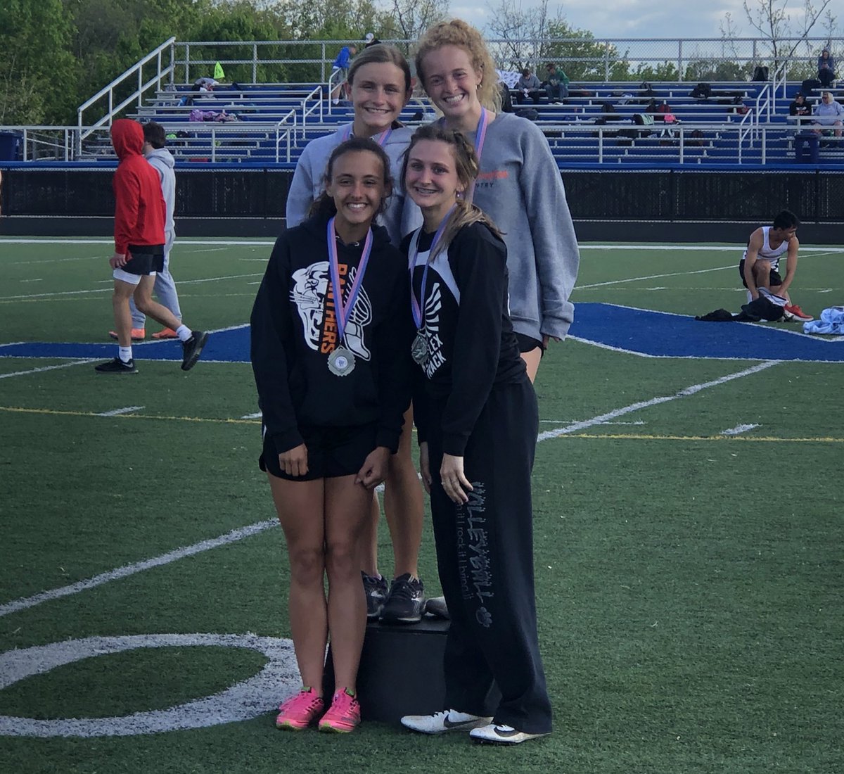 newlexcc's tweet photo. Shoutout to our all-senior 4x8 of @HambelSydney, @emmaabrams20 , @gracebakerr_ and @Mckennapingle who are competing in the regional finals this evening. Time to shine! https://t.co/TfP2JyKLuJ