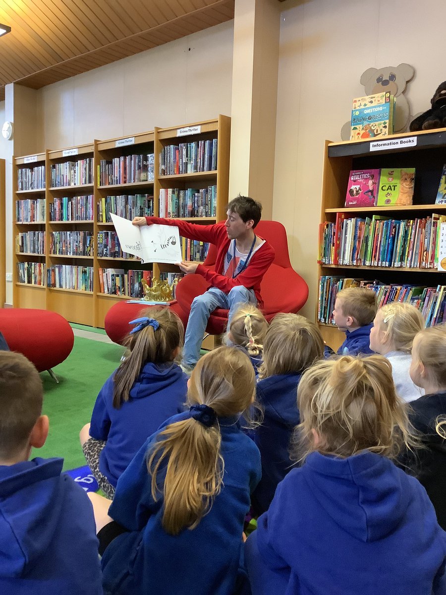 StAgnesY1's tweet photo. Lovely visit to Crawcrook library today to listen to a story about the queen and some crafts. #PlatinumJubilee @gateslibraries https://t.co/BPIvYTiUbV