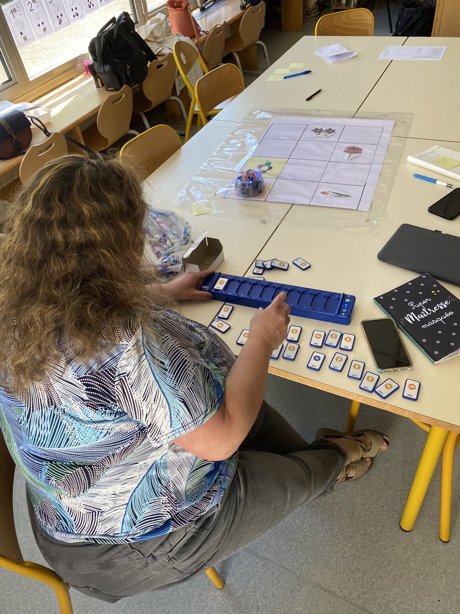 avec_Annabelle's tweet photo. Animation « robots » 🤖pour des collègues de maternelle de @villemagny78 . Merci pour votre investissement pendant ces trois heures! Le week-end prolongé est bien mérité!
#Robots #Matalab #ScottieGo #Bluebot #teamPE https://t.co/bTJ3XhKLgV