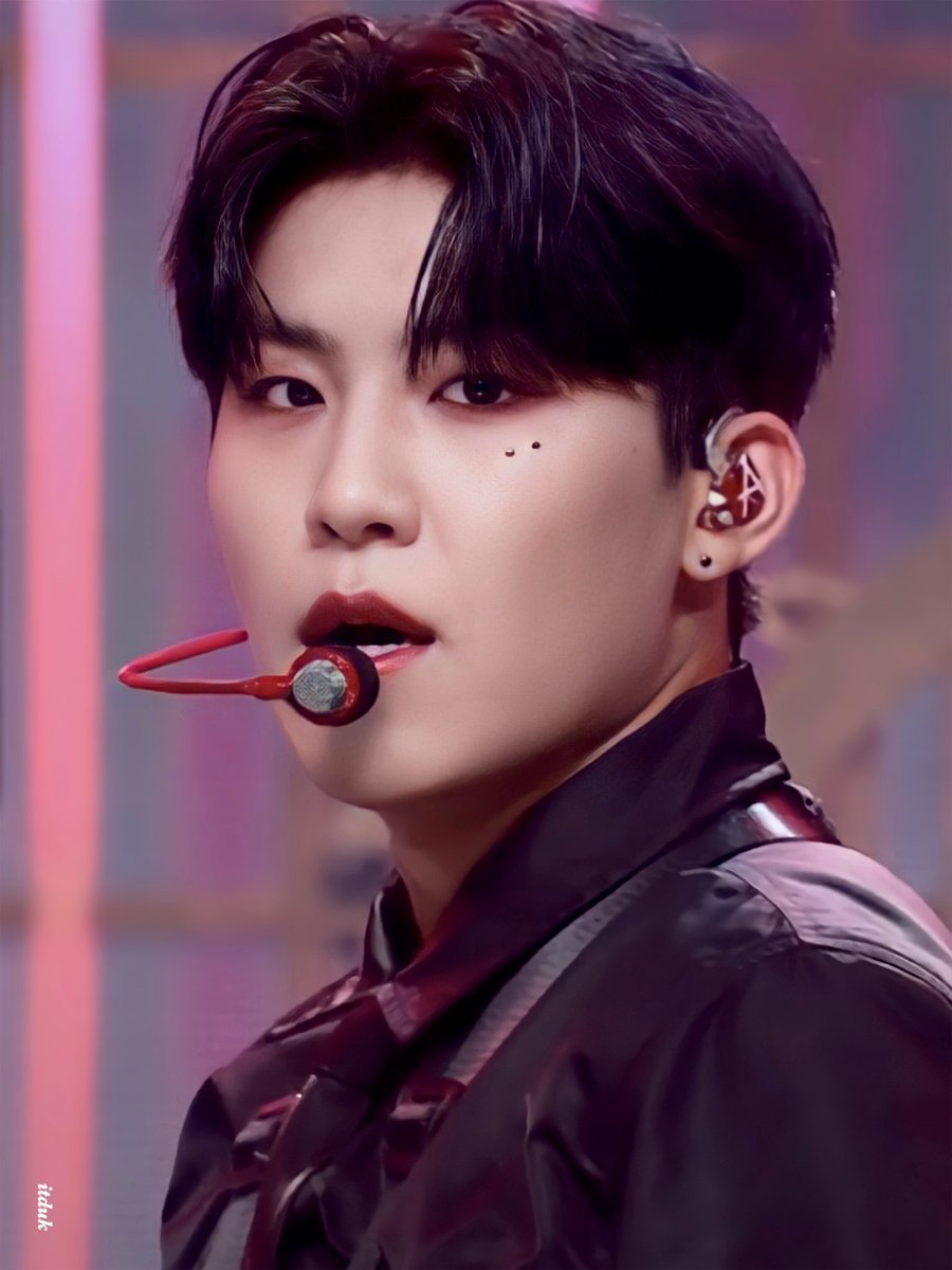 _itduk's tweet photo. 🤦🏻‍♀️ 도통 적응안되는 잘생김

#박우진 #AB6IX https://t.co/Kz07Yn7Cxo